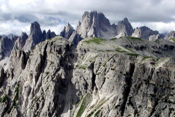 Imagen de archivo del sistema montañoso de los Dolomitas en la región italiana de Alto Adigio-Süd Tirol. EFE / David Aguilar.