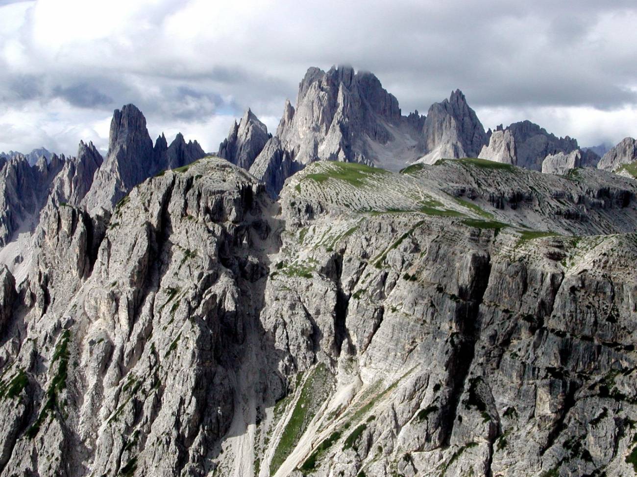 Imagen de archivo del sistema montañoso de los Dolomitas en la región italiana de Alto Adigio-Süd Tirol. EFE / David Aguilar.